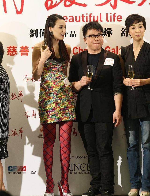 服装|舒淇真是仗着自己气质好,穿得花里胡哨还配红丝袜,也就她能驾驭