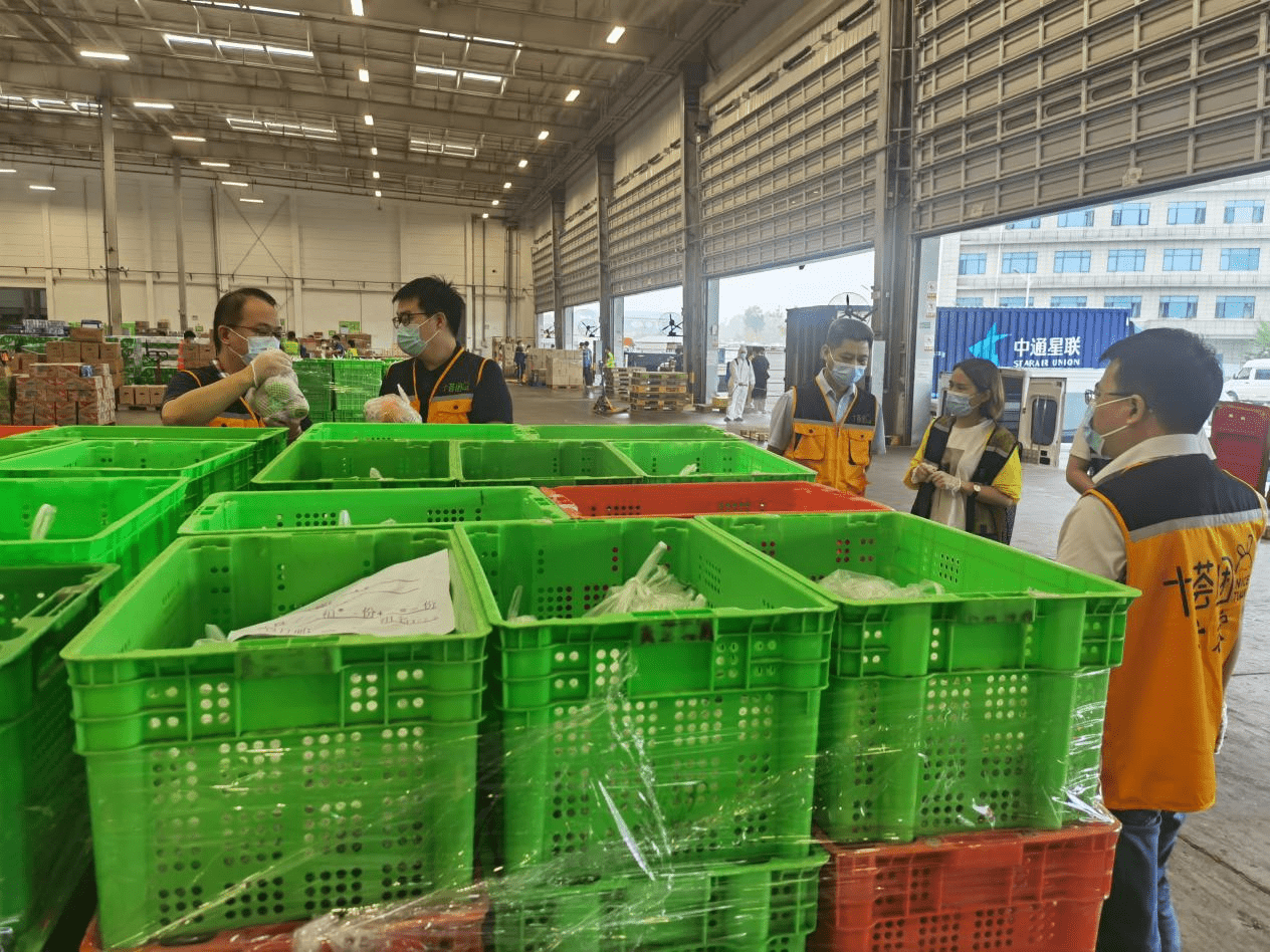 武汉市商务局疫情防控和市场保供督导组一行莅临十荟团指导调研