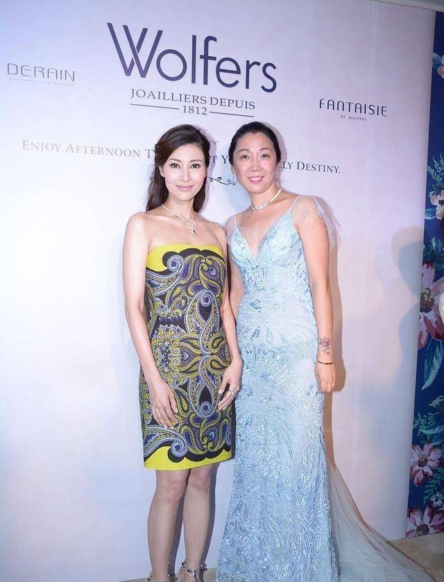 身材|李嘉欣这件抹胸裙有点小，还“挤”出了肉，好在她的气质能撑得住