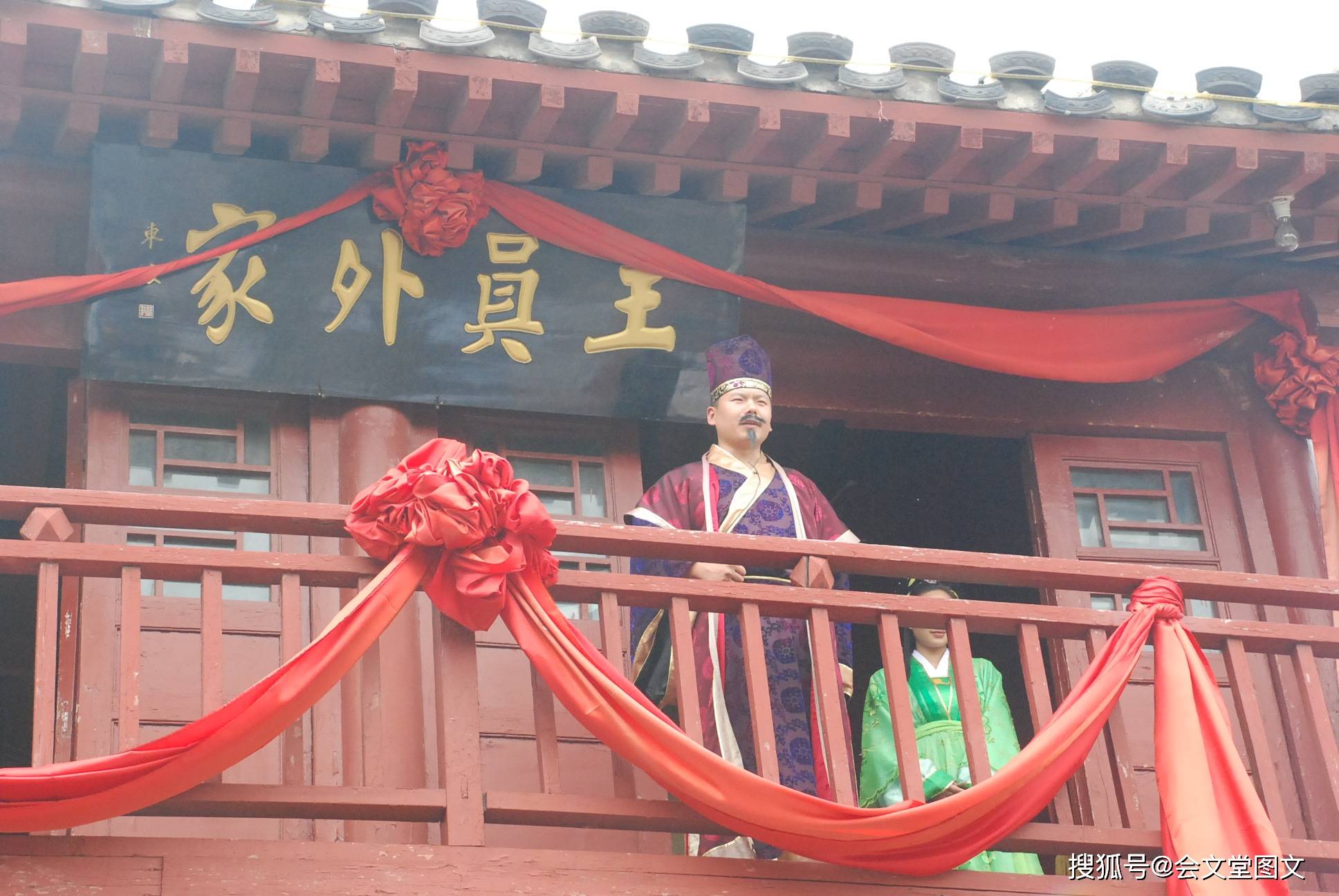 七夕到了,抛绣球啦,王员外家招亲啦