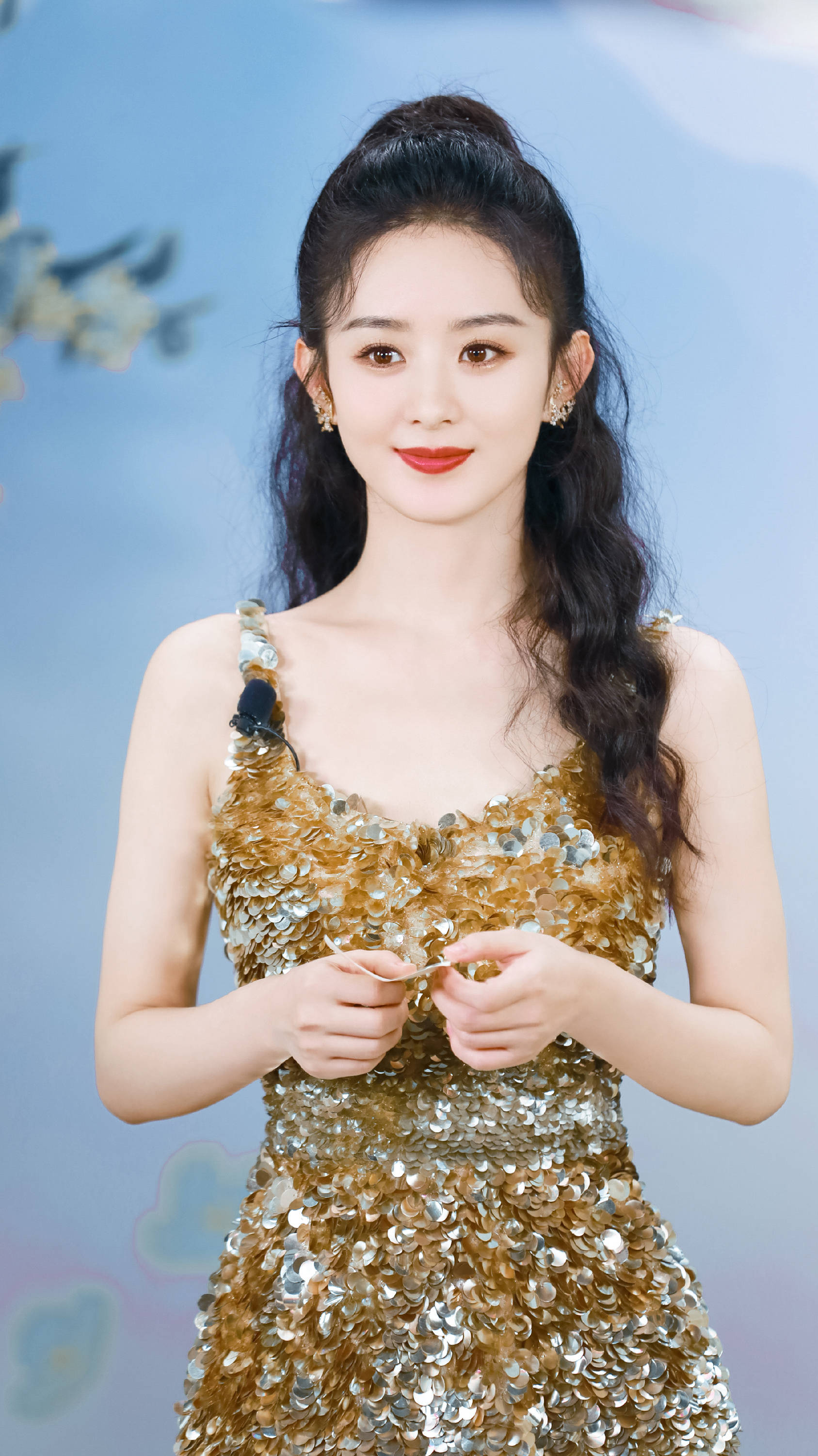 江苏五龙你见过穿着鎏金裙也可以这么可爱的赵丽颖吗