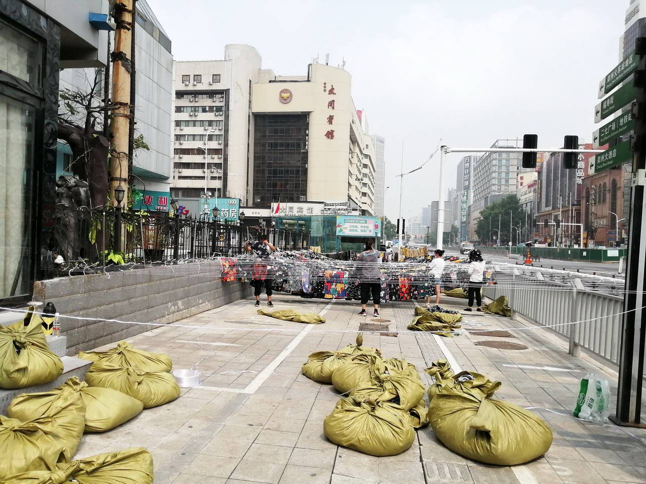 河南省最大服裝批發和零市場---銀基商貿城,鄭州7