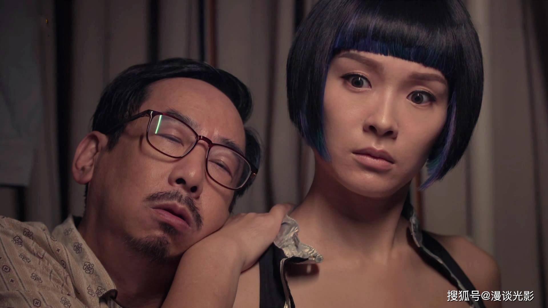 呆萌智能人遇上古怪家庭的搞笑故事,李佳芯的《智能爱人》太有爱