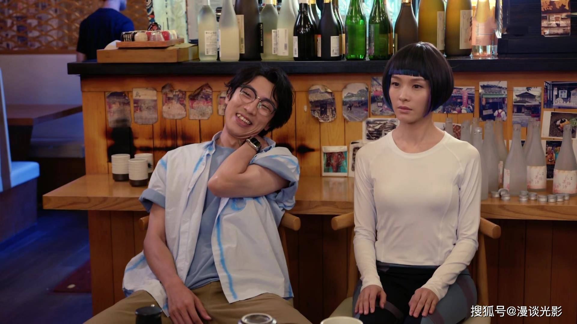 呆萌智能人遇上古怪家庭的搞笑故事,李佳芯的《智能爱人》太有爱