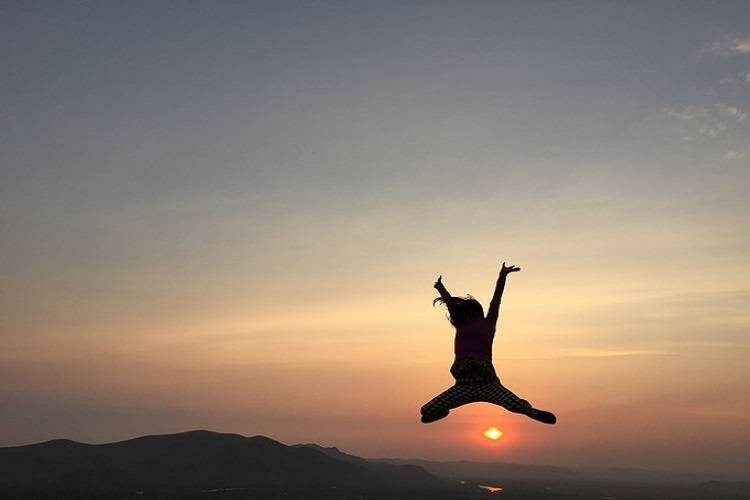 高空中的自在独行滑索