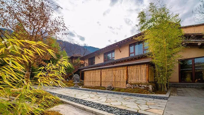 为什么夯土在民宿装饰中这么受欢迎