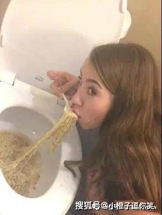 爆笑圖片：大爺你用的是什麼牌的洗頭膏啊，我聞著還挺香！ 搞笑整蠱 第2张