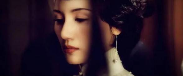 张艺谋|一穿旗袍全现行，hold得住就是风情万种，否则就如同像在过家家！