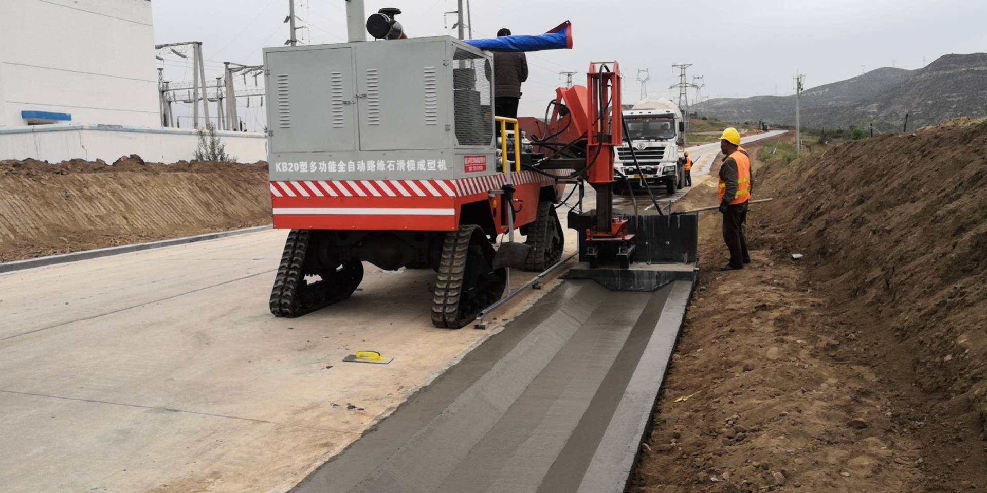 現澆高速公路排水溝滑模機