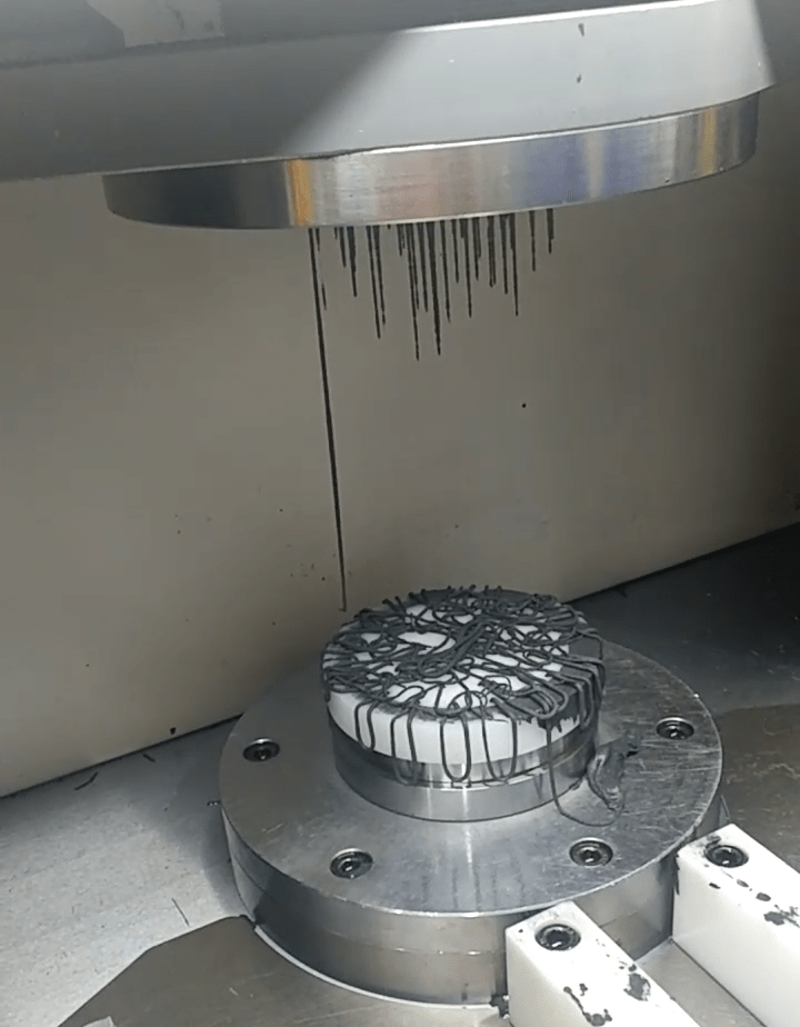 不锈钢零件内孔去毛刺磨粒流去毛刺案例