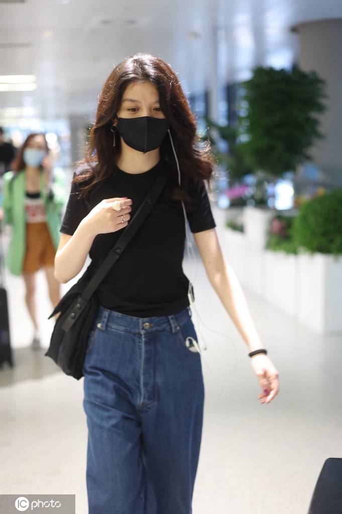 春夏(1992年12月5日- ),原名:李俊杰,出生于云南省昆明市,中国内地