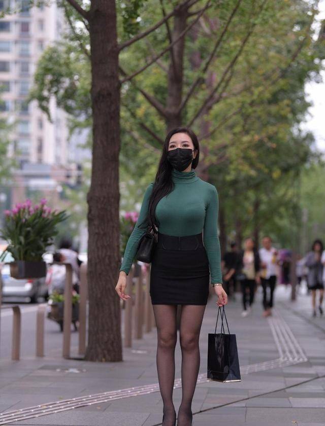 颜色|原健身女生的时尚穿搭，休闲的“瑜伽裤”，让造型轻松变