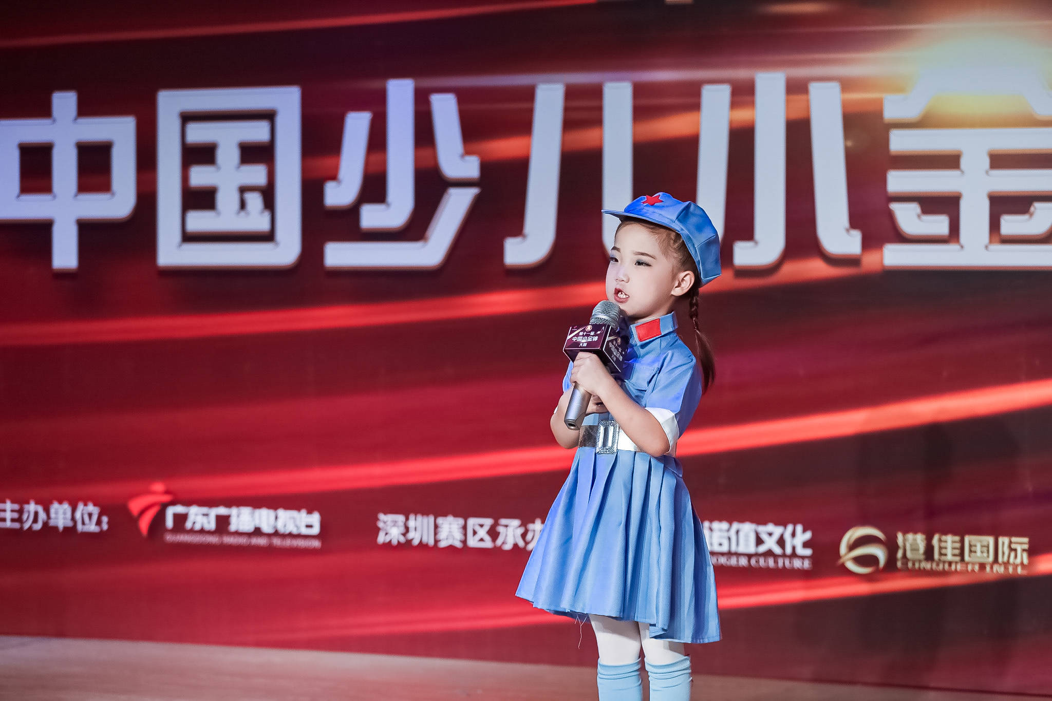 专访中国小金钟深圳形象大使人气之星刘梓琳唱歌