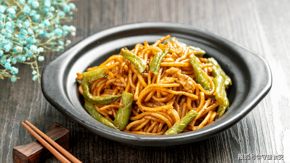 原创丨简单又好吃,在家自制西红柿焖面!