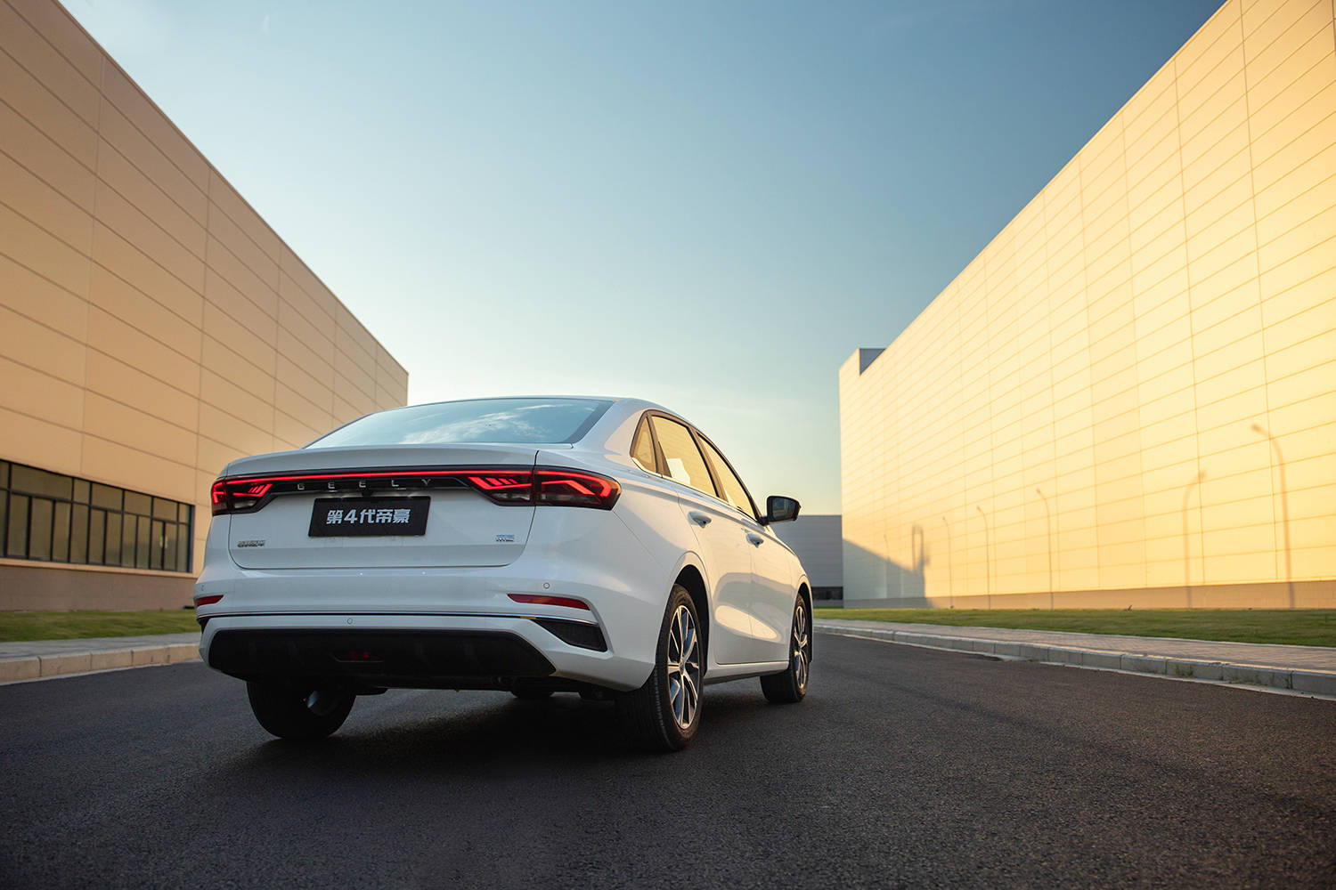 换上星瑞脸吉利第四代帝豪699万起新款变化解析