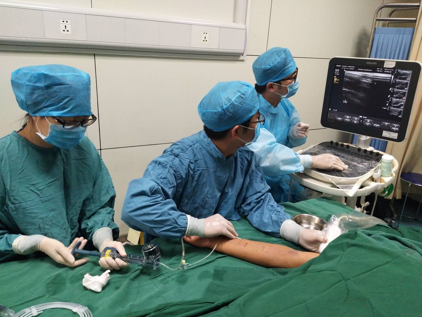 覆膜|西安交大一附院肾脏内科实施陕西省首例超声引导下透析通路支架植入术