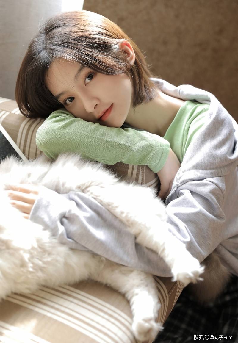 性感美女时尚写真:气质少女齐肩短发美丽大方,清纯甜美可爱迷人!