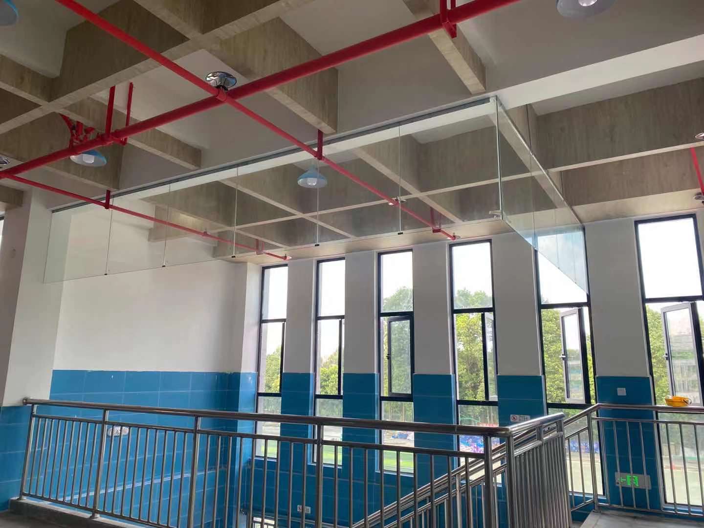 学校玻璃挡烟垂壁安装效果图玻璃挡烟垂壁是否安全
