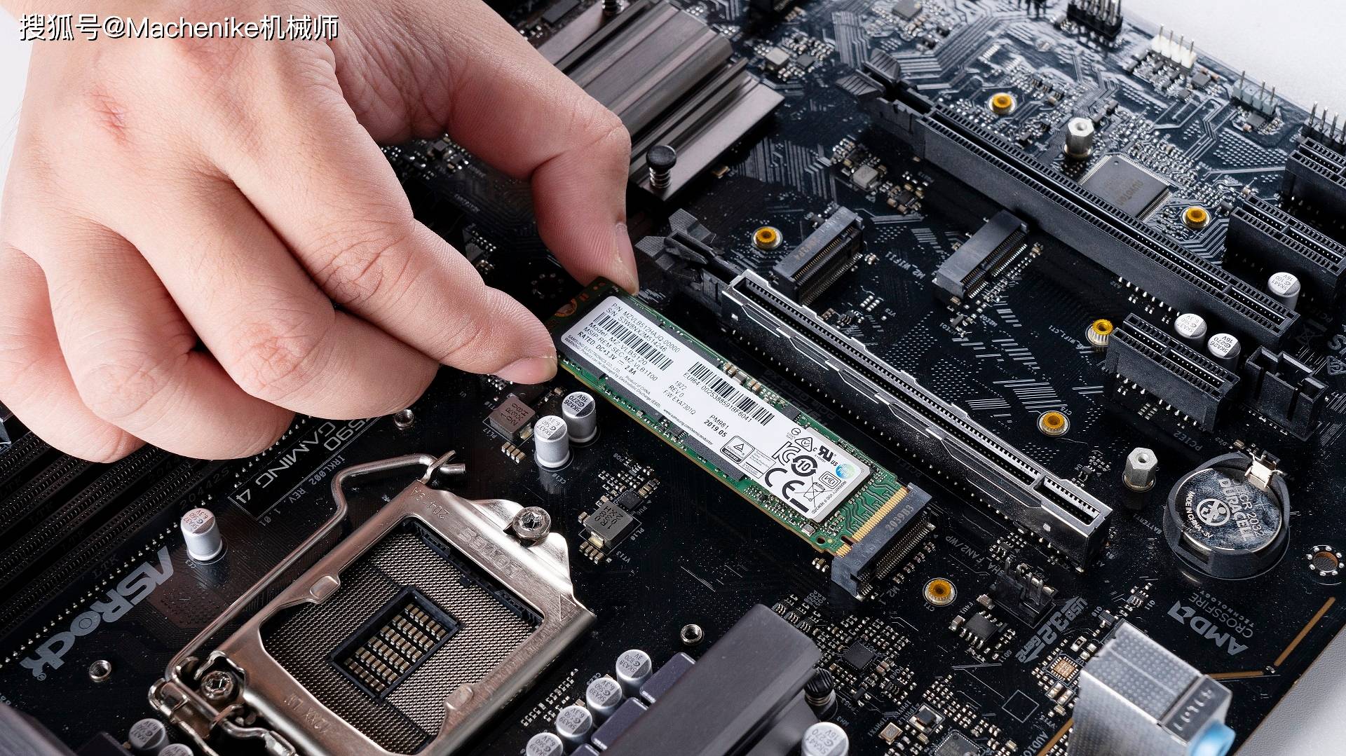 机械师f117-x台式机硬件升级安装教程_硬盘