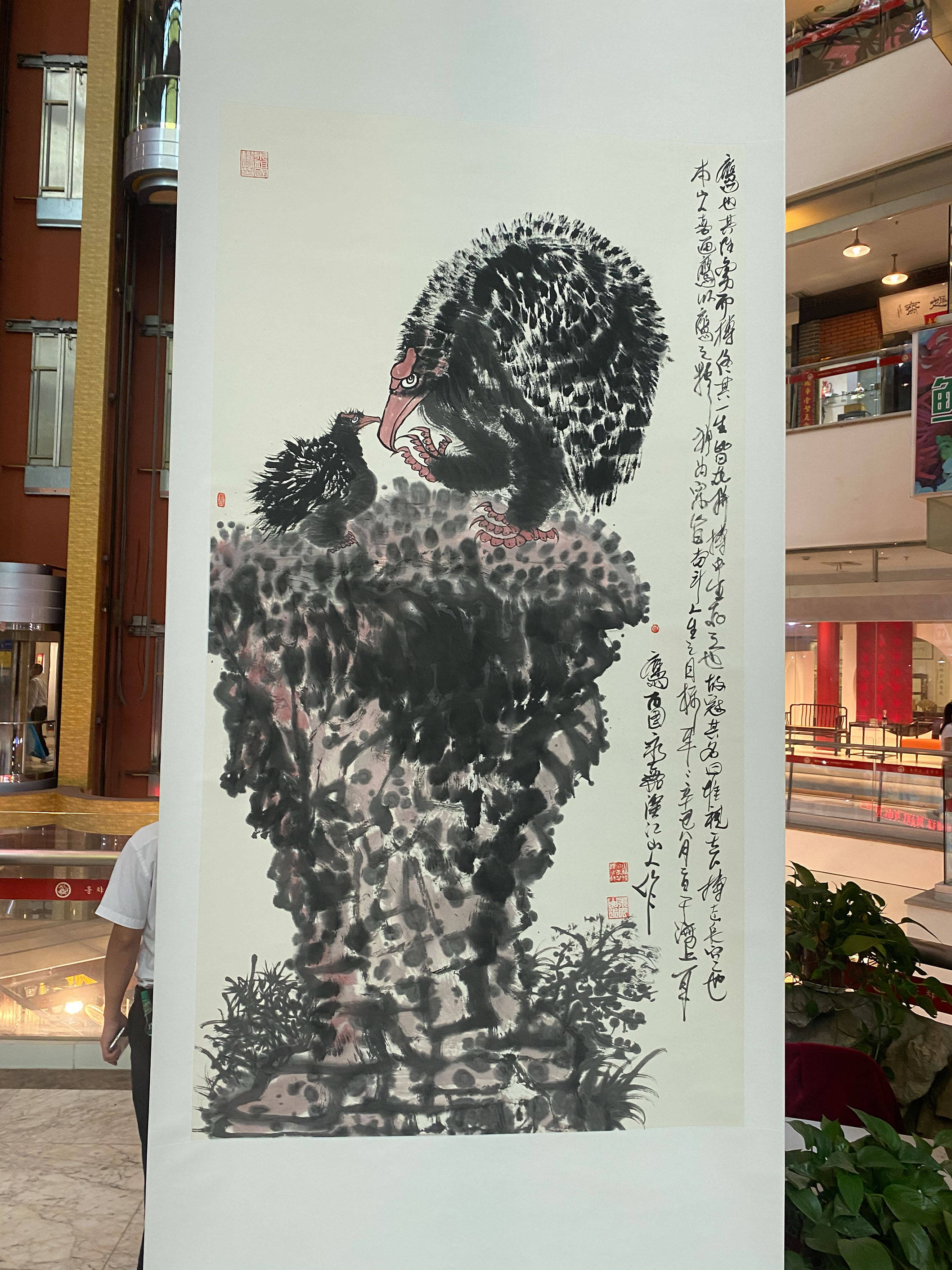 国画家画鹰大家指墨画艺术大师朱祖国画鹰很出名其实山水画更是一绝