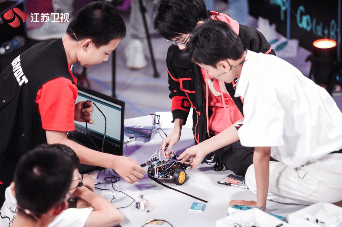 诗歌|用AI作诗？《超脑少年团》再现高能挑战！