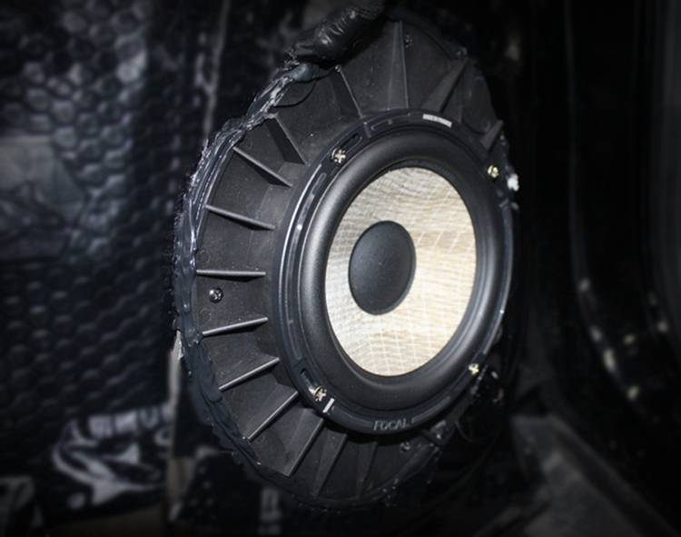 【成都旭日酷车】凯迪拉克xt5汽车音响升级,大气高中音喇叭a柱倒模