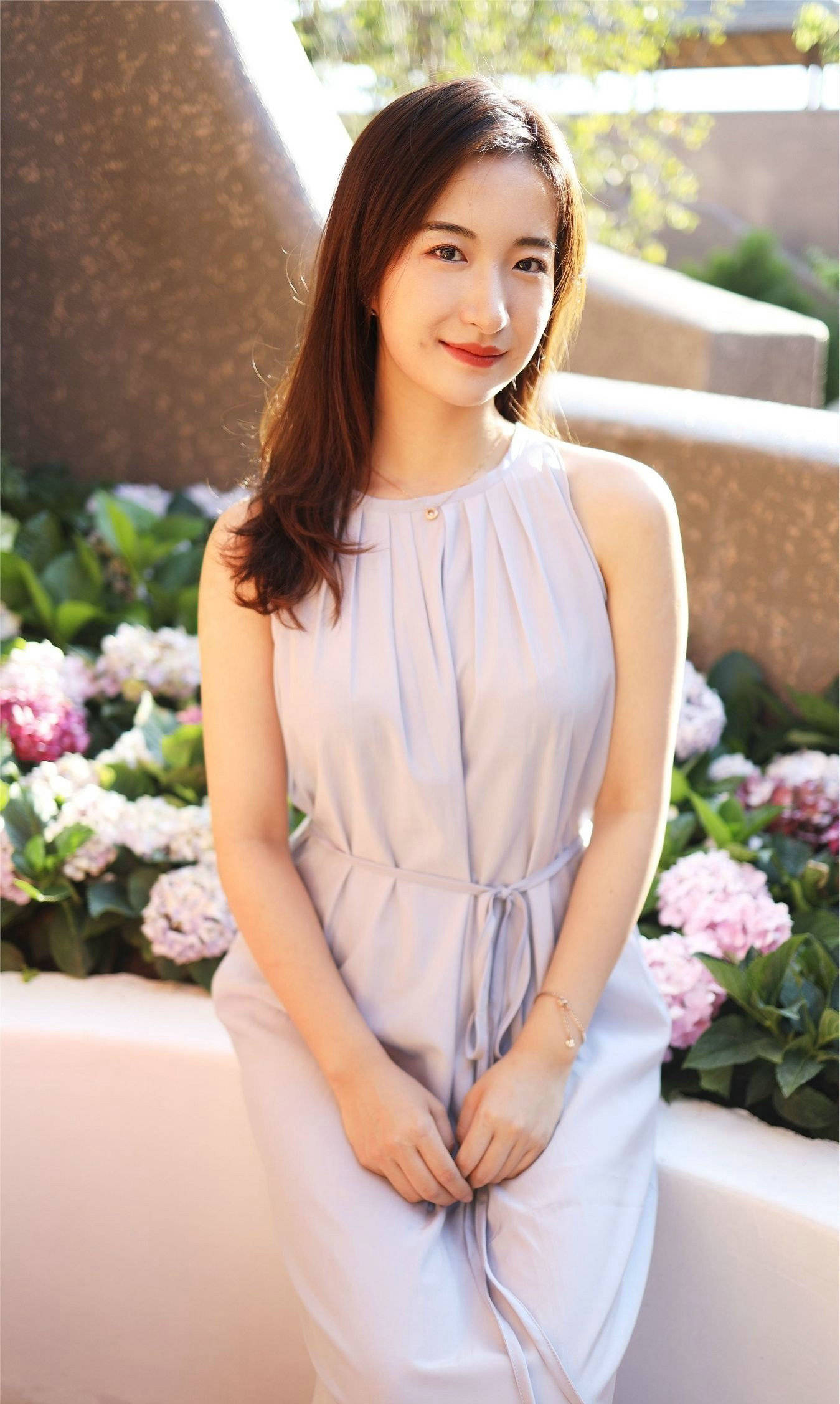 黑色|淡淡的紫粉色连衣裙，不经意间的温婉动人，衬托出神秘的高贵感