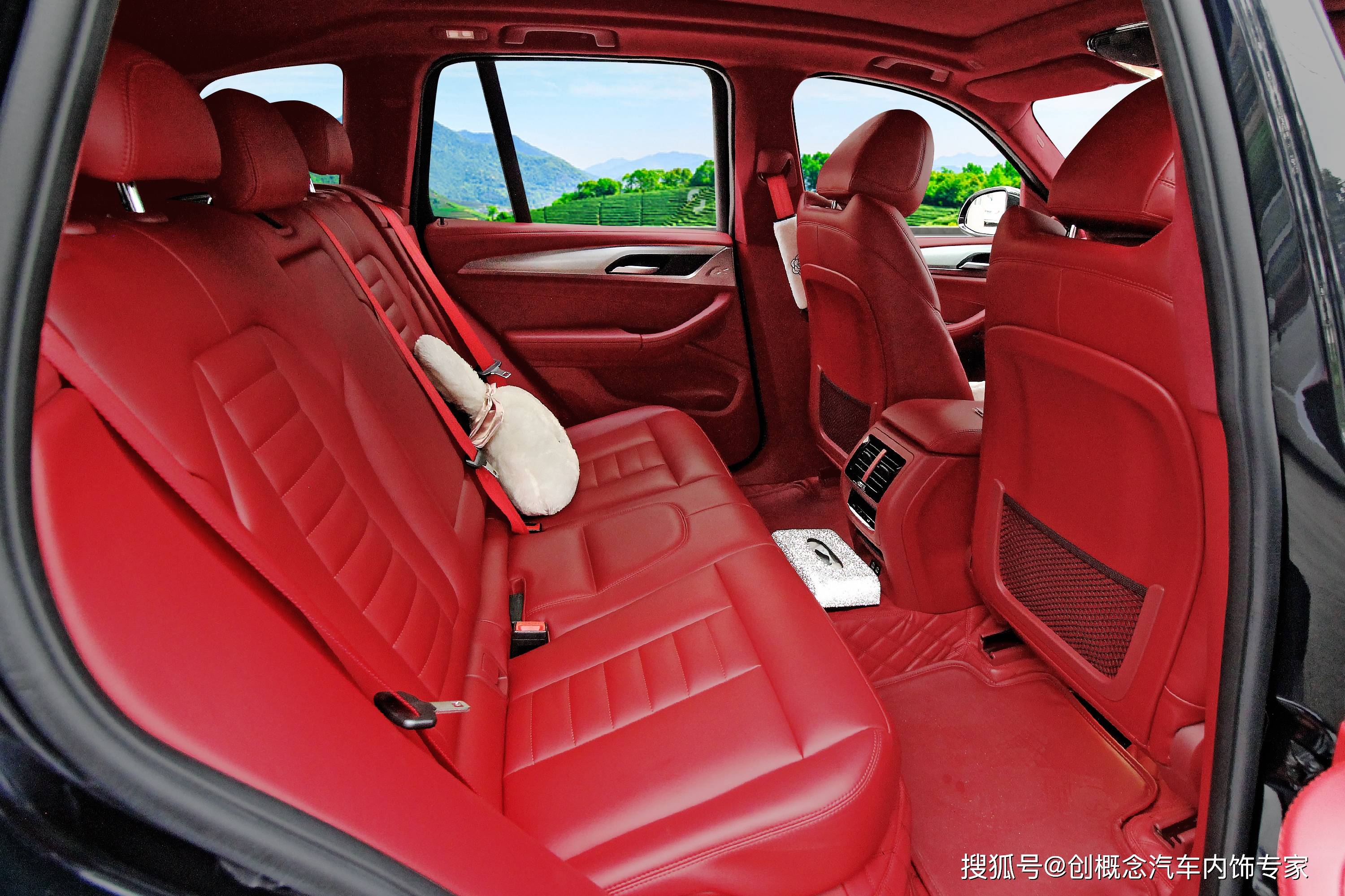 深圳宝马i3五座内饰改装,红色华丽的气场,彰显出了高贵