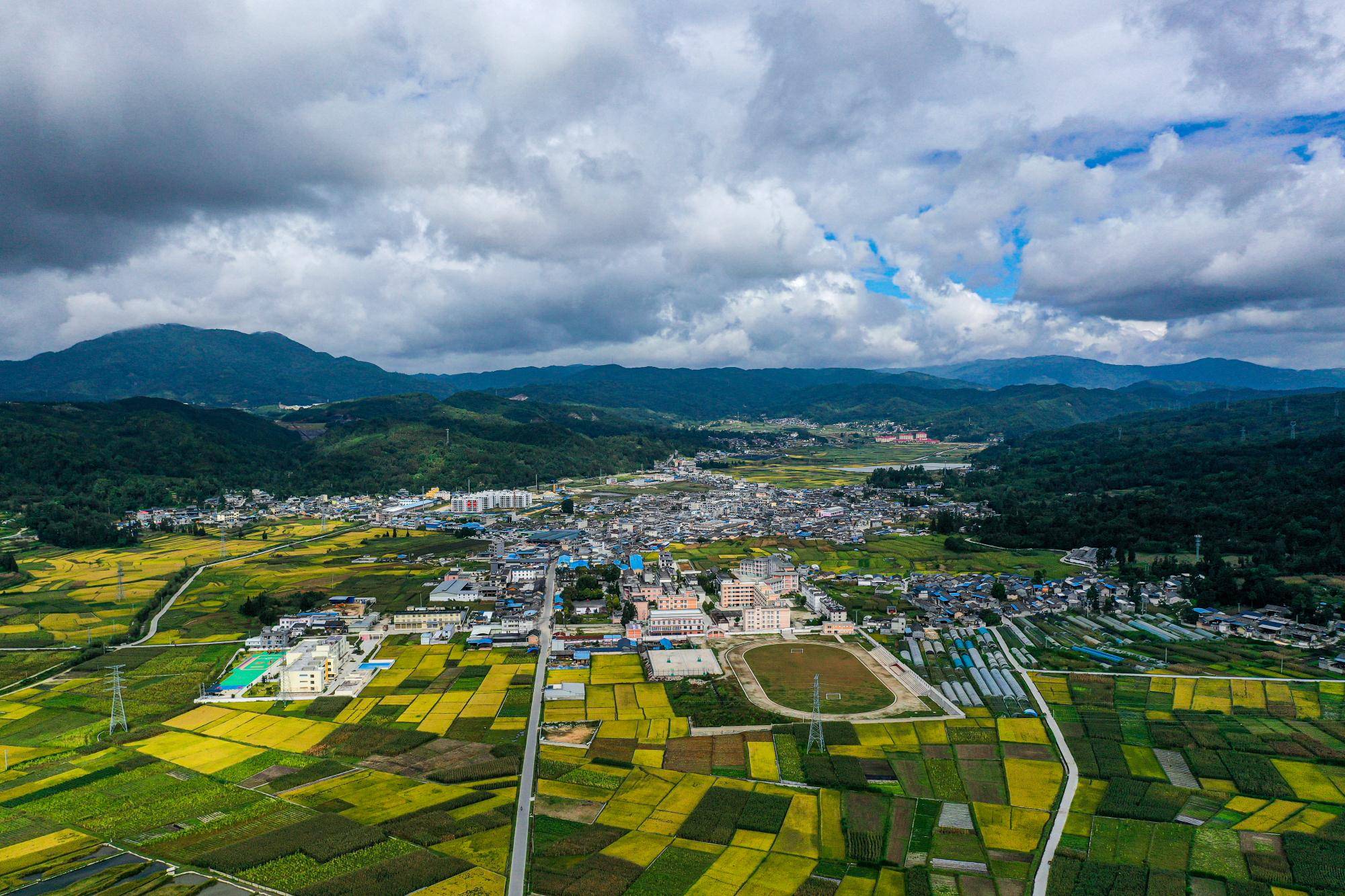 今年以来,龙陵县镇安镇把党史学习教育同当前重点工作相结合,真抓实干