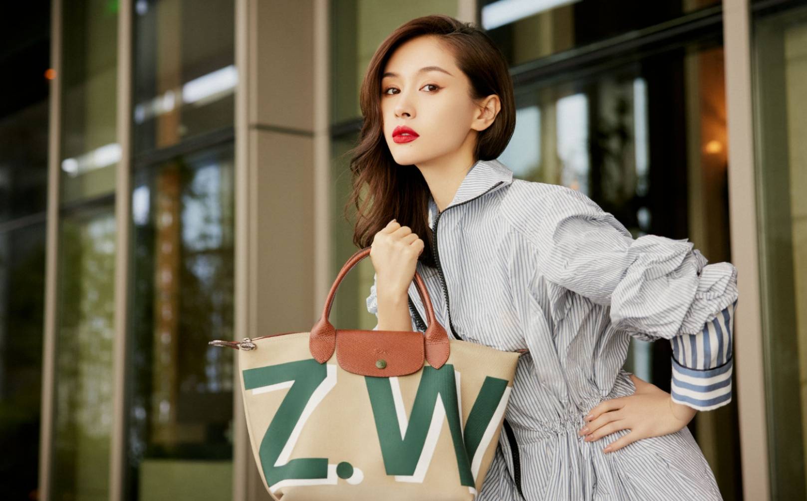 王子文演绎迪奥广告大片 彰显女性多元优雅力量_时尚