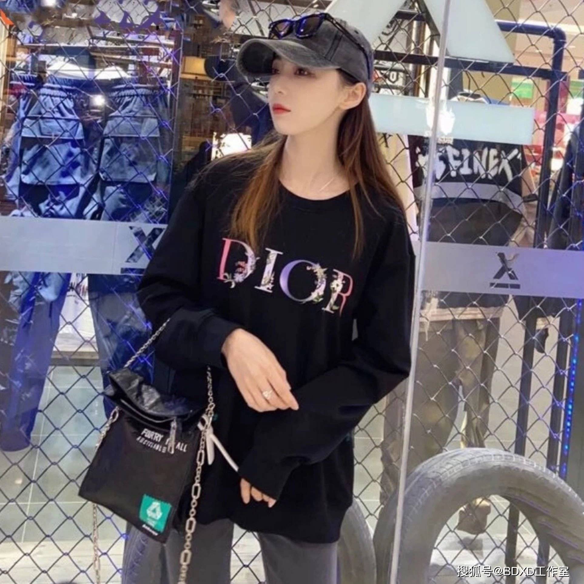 男女|Dior 21SS 花卉Logo刺绣圆领卫衣