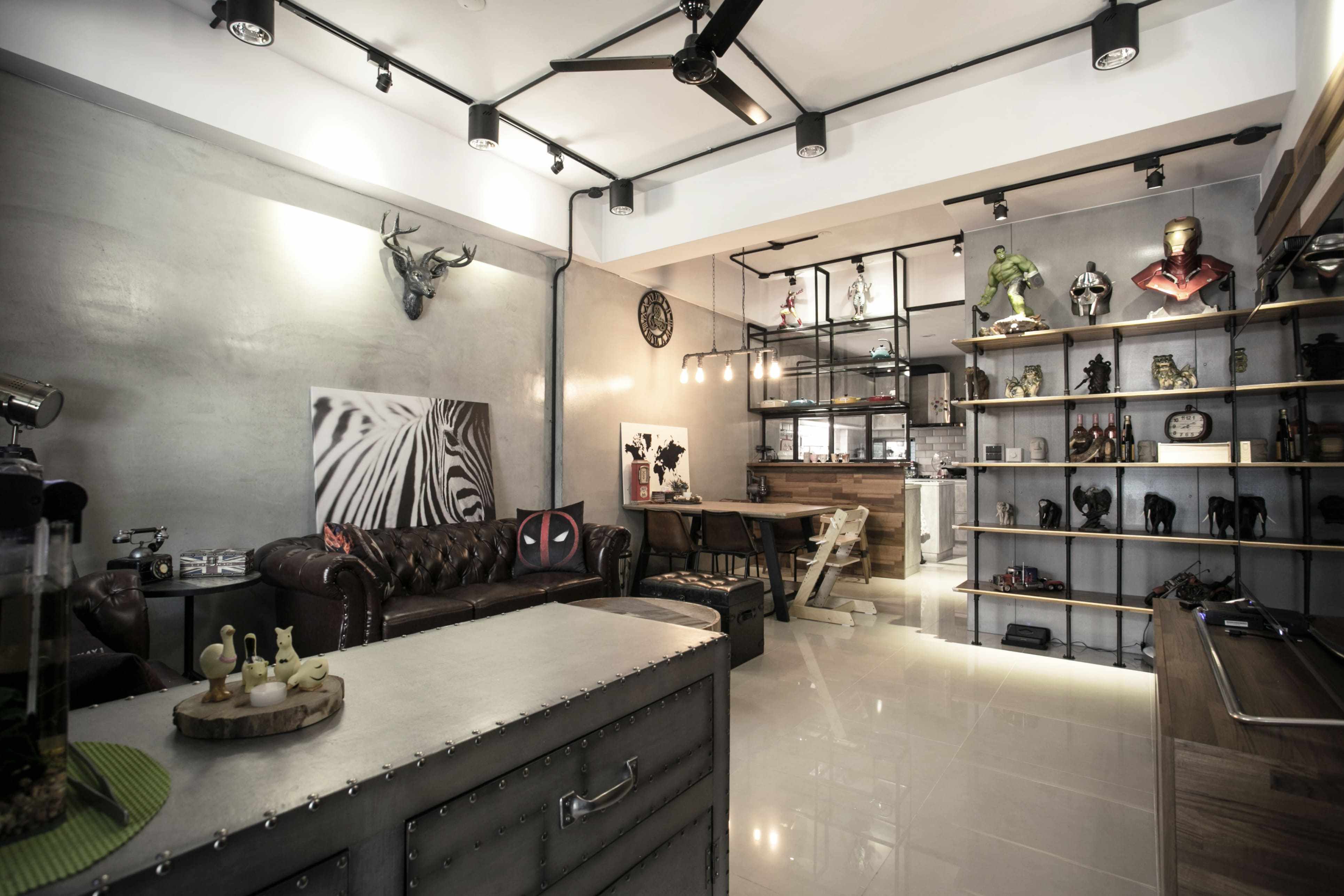 粗犷冷调的工业风,搭配怀旧复古的家具,混搭暖色调的温润木质营造出