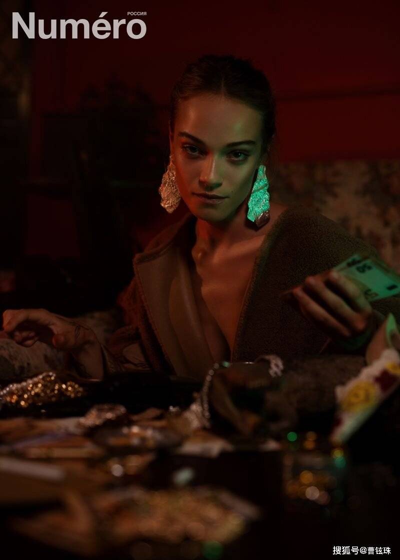 1/ 12 由西班牙超模艾玛·福尔曼(emma fuhrmann)领衔,与维拉·路易简