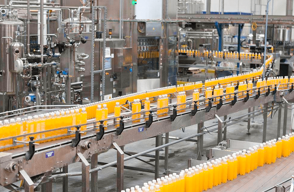 目前一般的pet饮料灌装生产线都会由吹瓶机,灌装机,打码机,贴标机,装