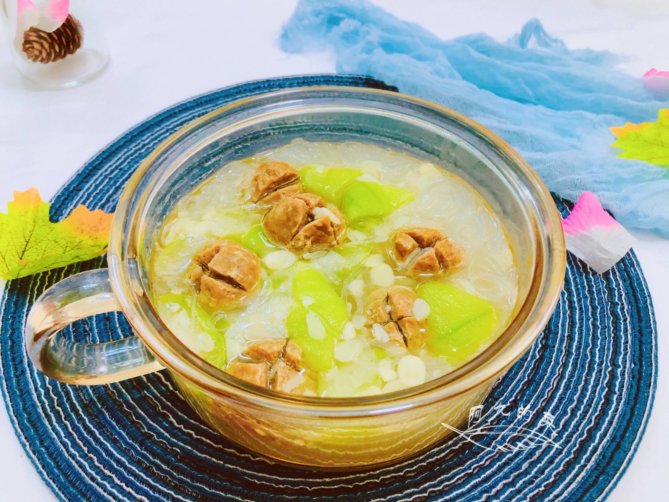 秋天最爱这懒人菜,煮一煮十分钟出锅,鲜美的流口水,好吃不上火_丝瓜