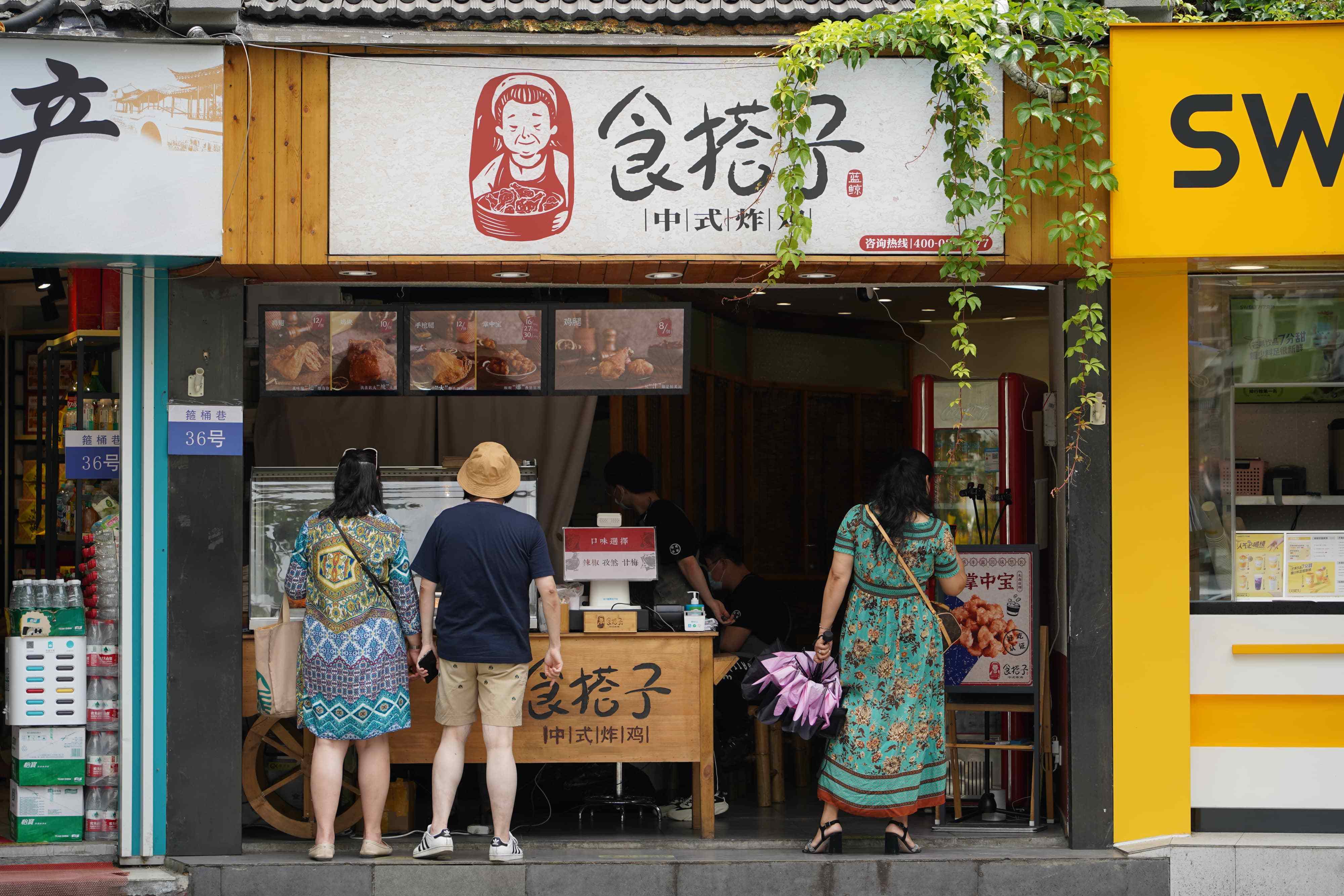 操作透明食搭子南京百家湖形象店店铺的操作台均采取