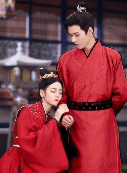 原创迪丽热巴龚俊深夜相聚被质疑因戏生情网友只是约着做美容