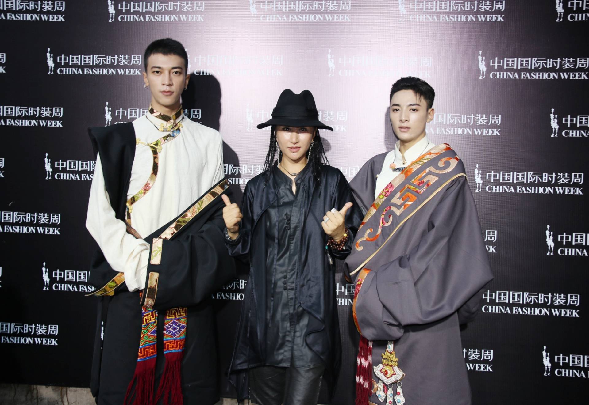 布瓦花丹亮相中国国际时装周 阿佳娜姆以独特的视角解读民族文化
