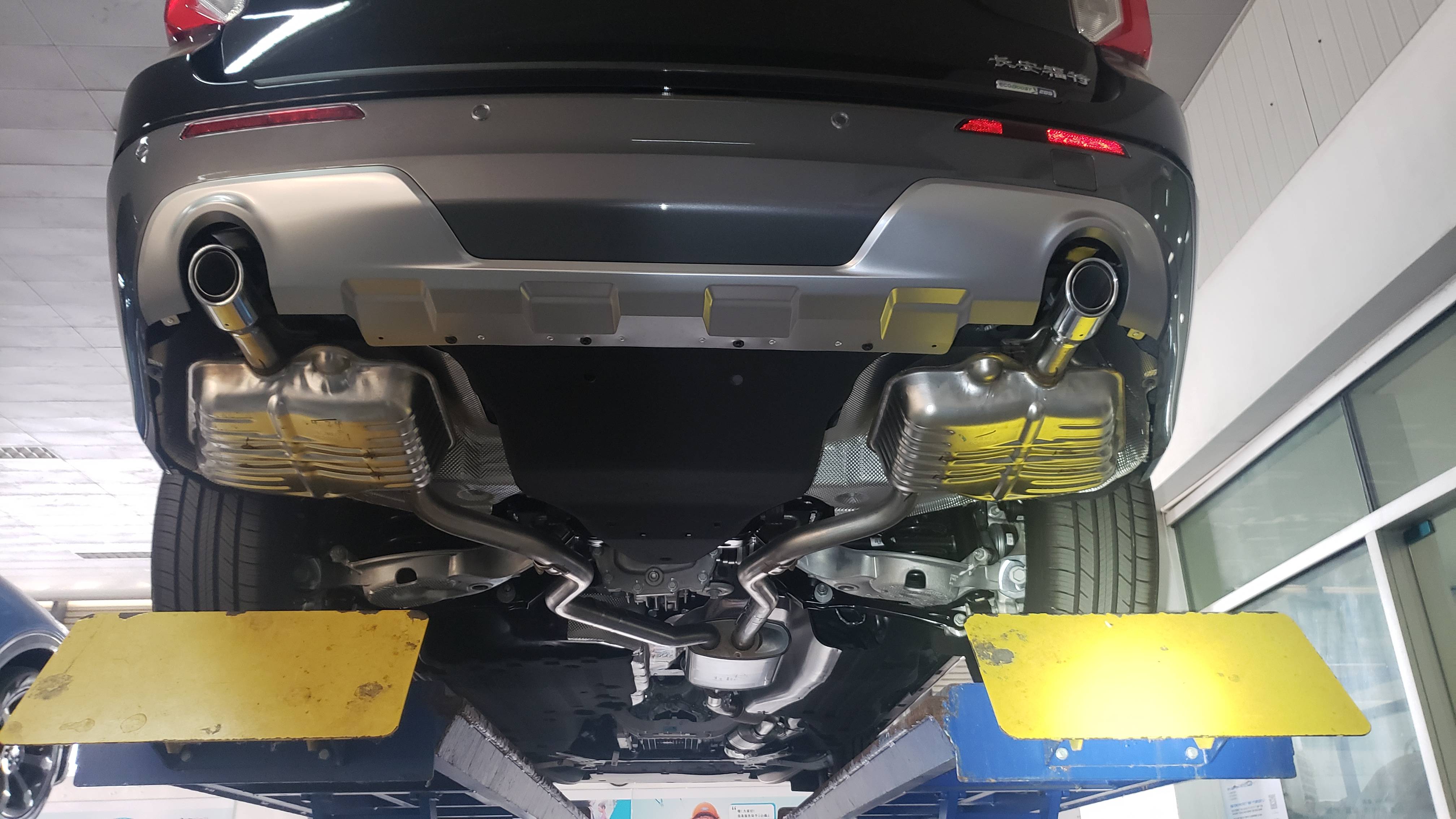 探险者的排水口在底盘的什么地方