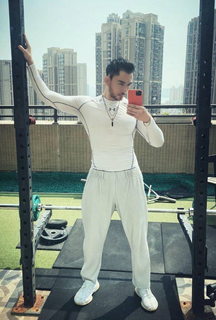 北京电影学院肌肉学霸,打造出一身腱子肉,前凸后翘纯爷们!