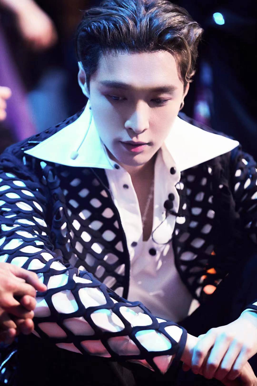 私下里|张艺兴《这就是街舞4》跨国融合战 与舞者现场表演freestyle