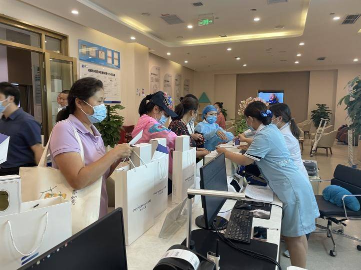 瑞利|肿瘤专家“中秋茶话”：科普+公益会诊，助力全川女性防癌抗癌