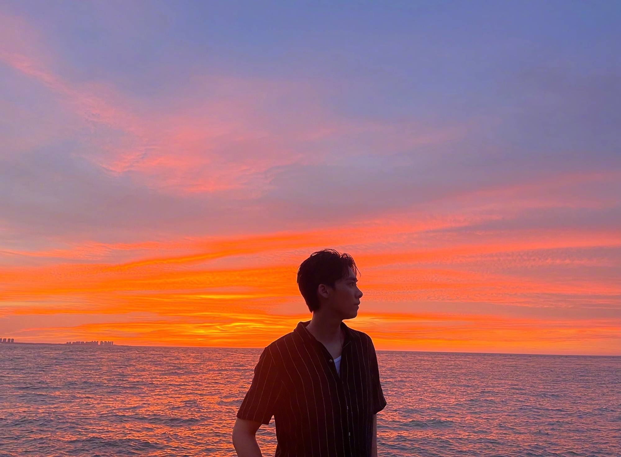 角色|李易峰《暗夜行者》杀青，一人分饰两角超带感