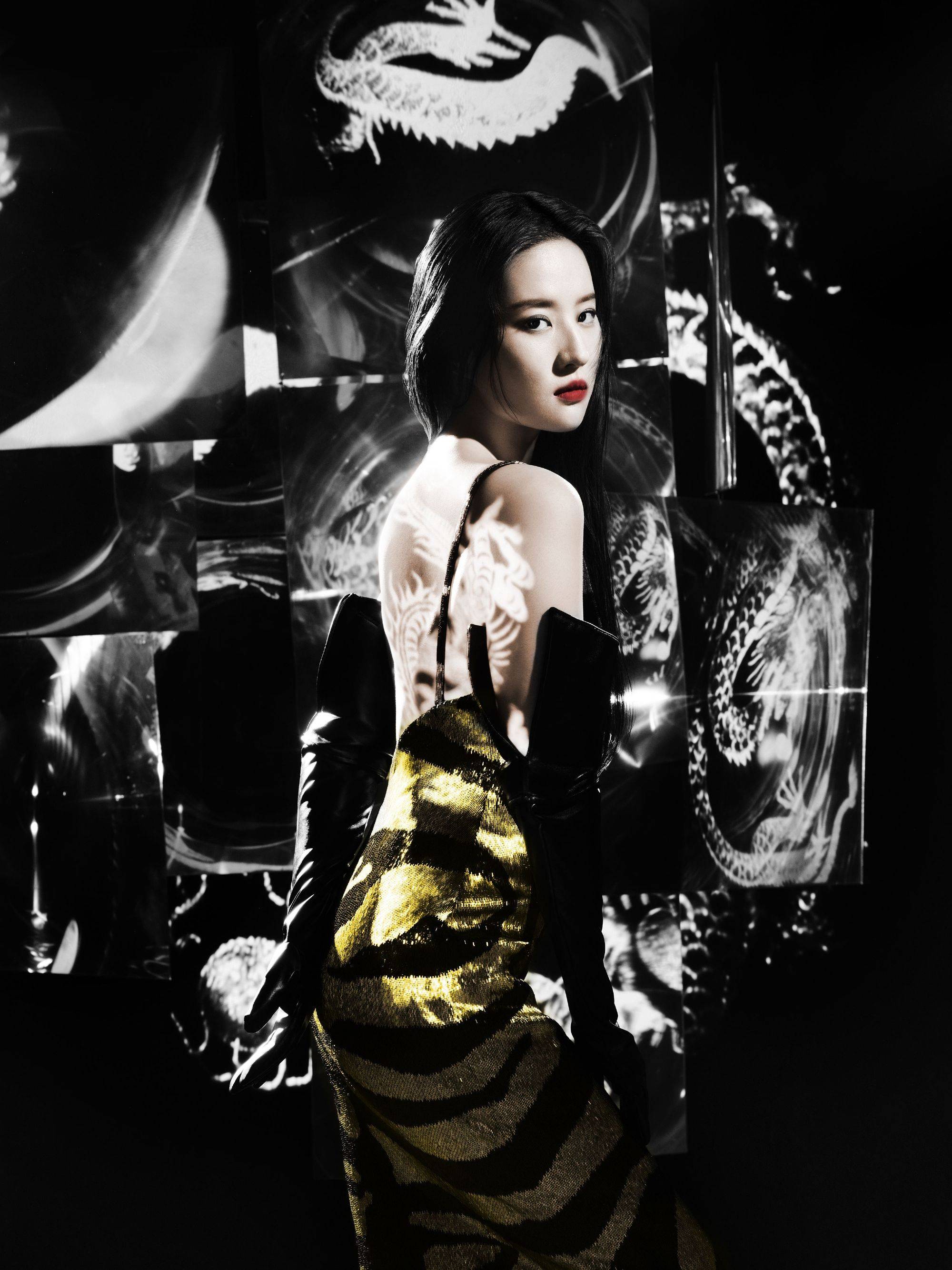 刘亦菲龙纹露背大片释出 重新定义暗夜美人性感风