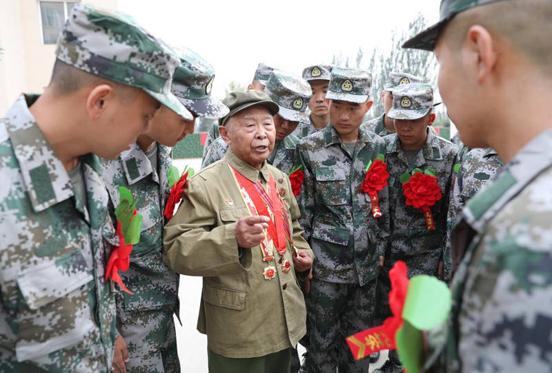 忻府区:新兵入军营,老兵来送行