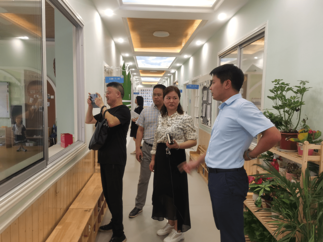 进行|湘潭市教育局学特科领导到立至幼儿园考察指导