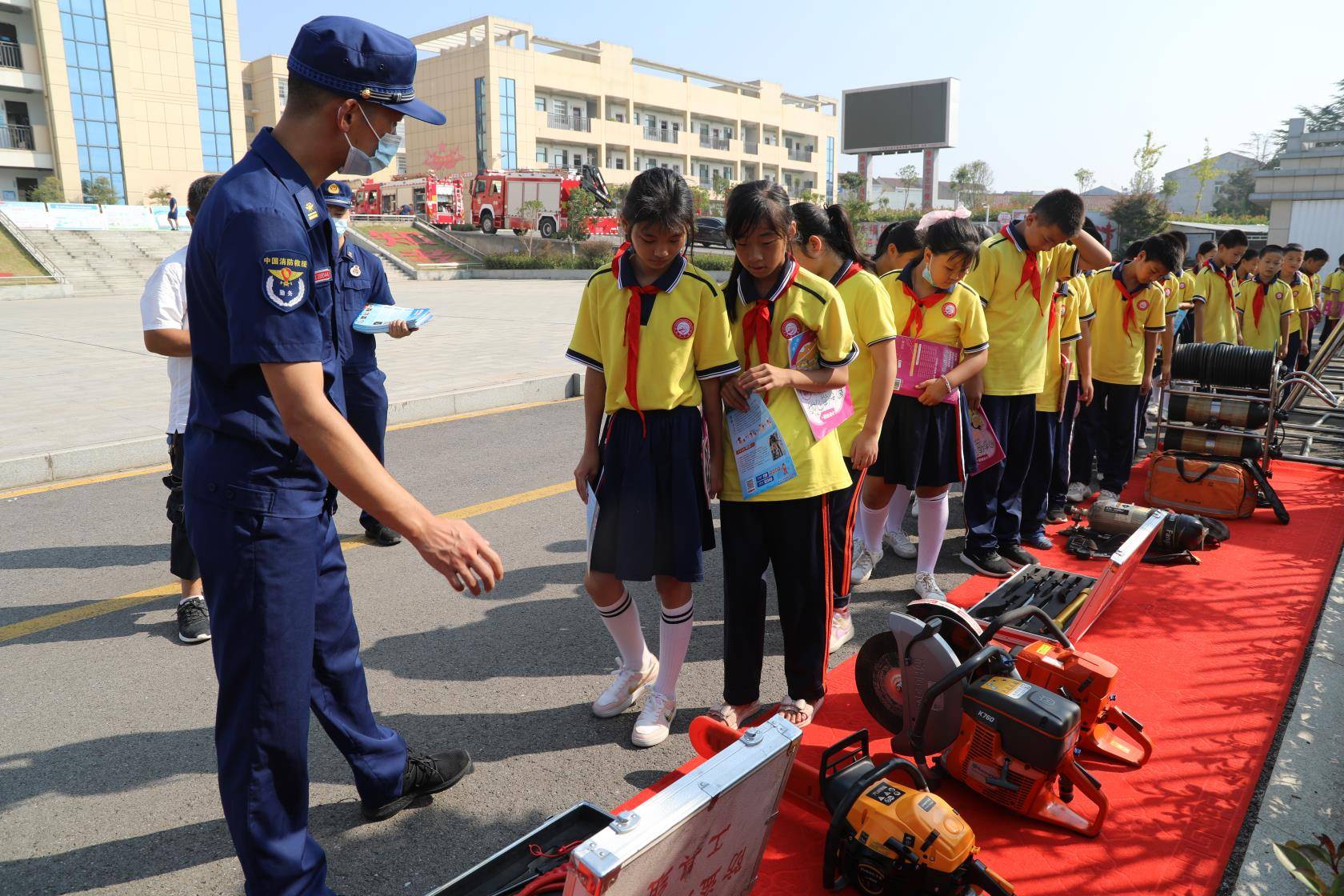湖北红安:消防救援大队深入马岗小学开展消防安全培训暨应急疏散演练