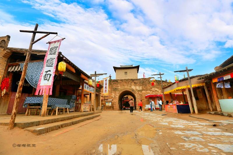 陕西旅游博主带您玩转神奇宁夏走进镇北堡西部影视城