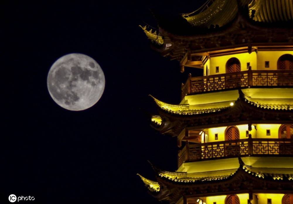 中秋夜 各地民众赏月度佳节-搜狐大视野-搜狐新闻