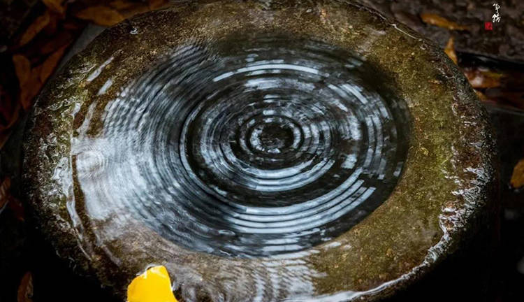 东晋葛洪的《抱朴子》中:"廖扶,汉初始安县人,家有丹砂井,寿一百五